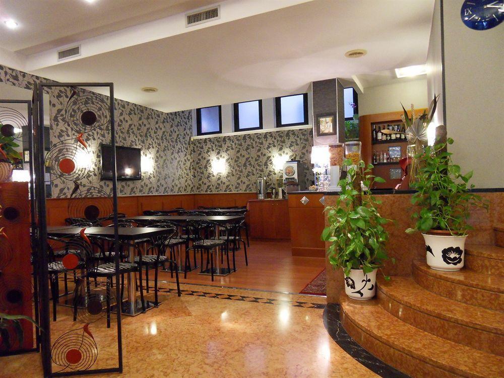 Hotel Roxy Милан Экстерьер фото
