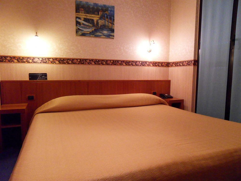 Hotel Roxy Милан Экстерьер фото