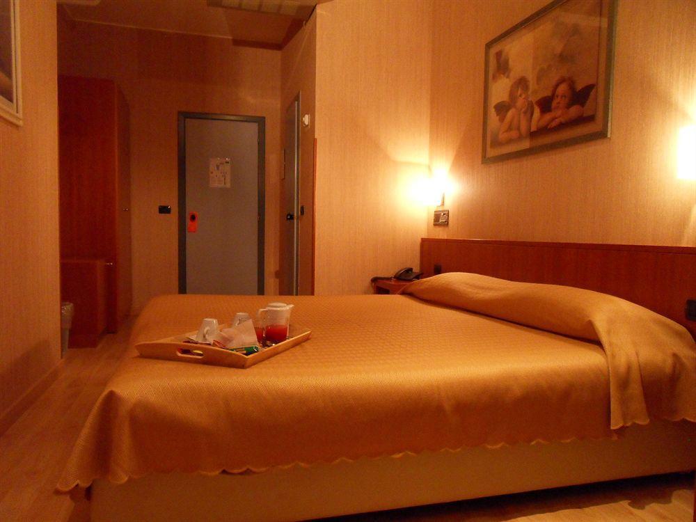 Hotel Roxy Милан Экстерьер фото